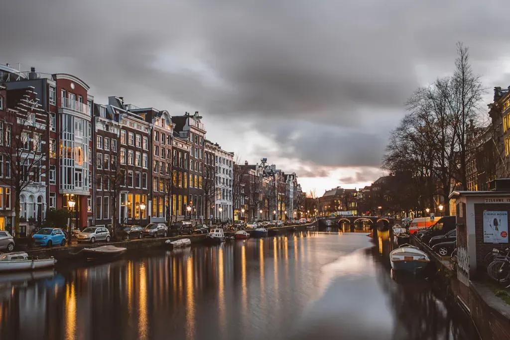 eSIM Amsterdam - Kup przedpłacone dane podróżne dla Amsterdam, Holandia