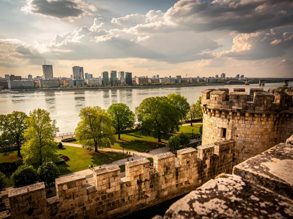 eSIM Belgrad - Kup przedpłacone dane podróżne dla Belgrad, Serbia