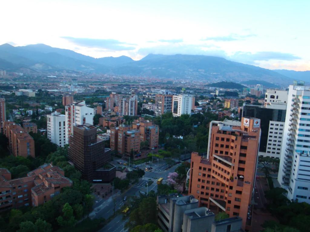 eSIM Medellin - Kup przedpłacone dane podróżne dla Medellin, Kolumbia
