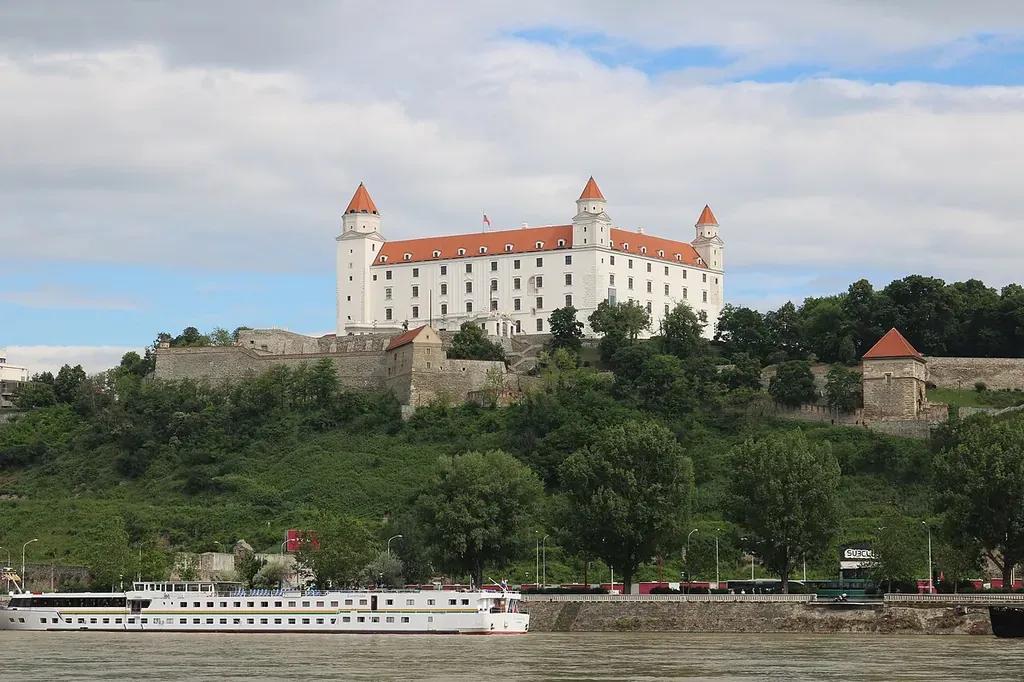eSIM Bratislava - Kup przedpłacone dane podróżne dla Bratislava, Słowacja