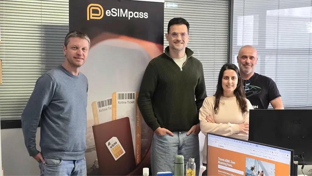 Zespół eSIMpass w naszym biurze w Portugalii